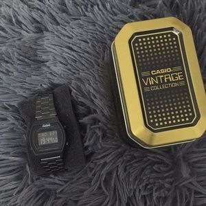 CASIO BLACK VINTAGE COLLECTION (NEVER USED)